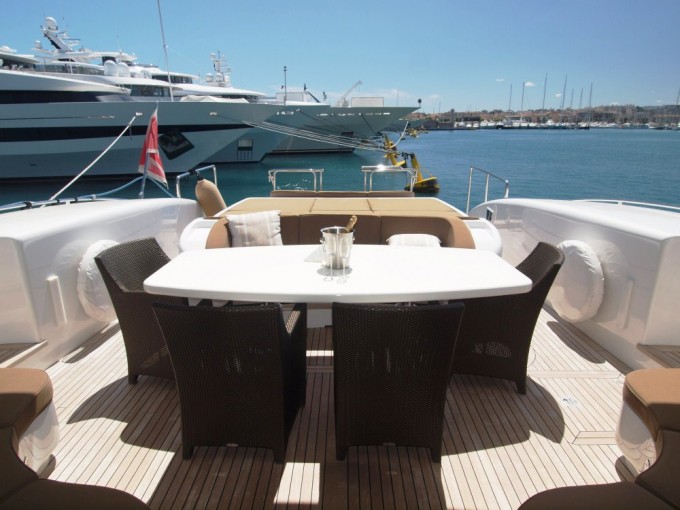 LES -  Aft Deck Dining